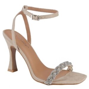 BRAND NEW UNILODY CLEVER BELOVELY STRAPPY SQUARE TOE HEELS SANDALS